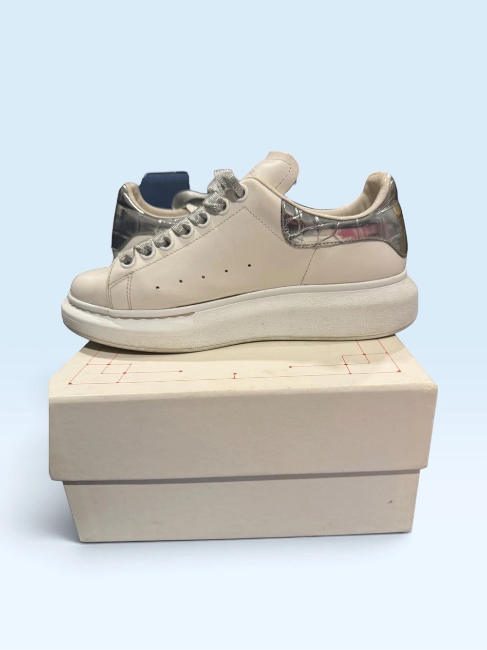 Pristine Alexander McQueen sneakers with Silver Heal Tab and Ribbon Laces